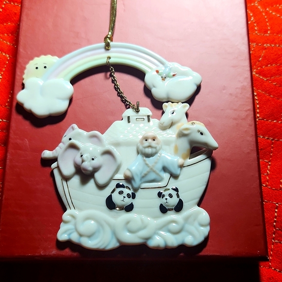 Lenox Noah's Ark Porcelain Collectible Ornament. - Picture 9 of 10